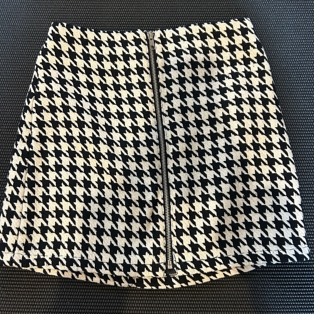 Vici Black and White Houndstooth Mini Skirt